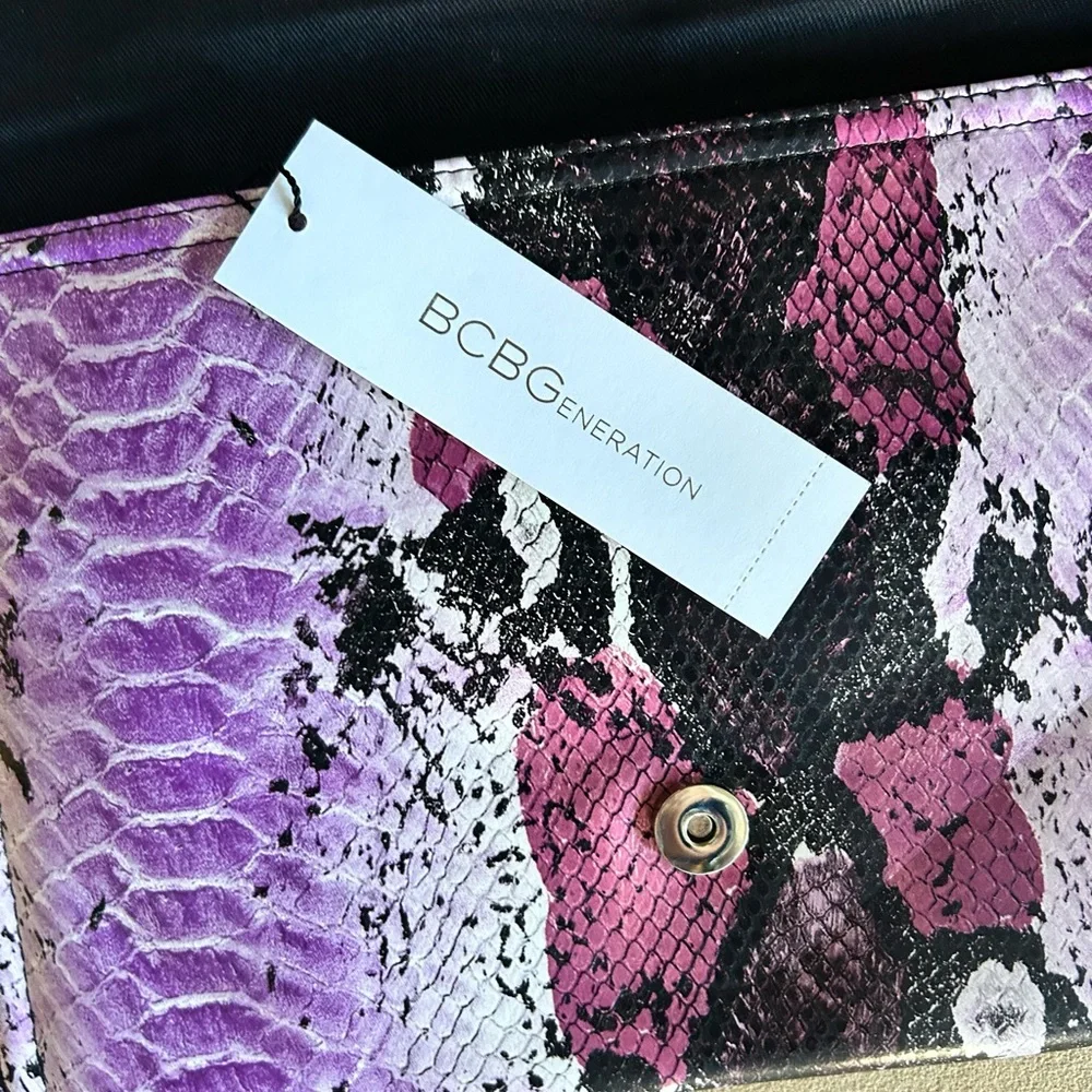 BCBGeneration Raspberry Purple Snakeskin Envelope‎ Clutch Bag BFZ1410N-600 NEW